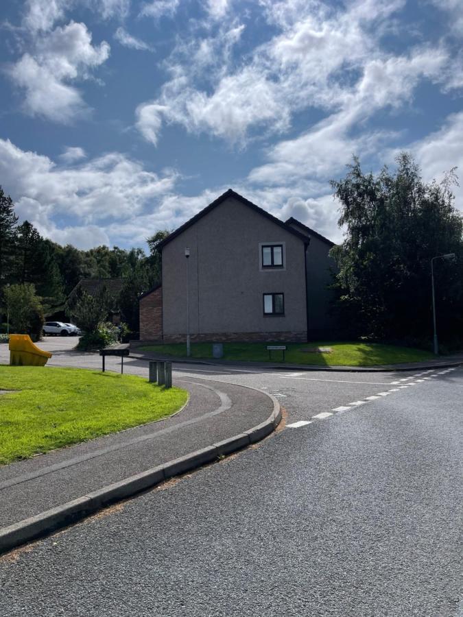 Comfortable, Modern Apartment With Parking. Inverness. Exterior photo